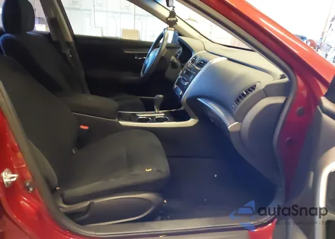 2014 Nissan Altima 2.5/2.5 S/2.5 Sl/2.5 Sv z USA, uszkodzony, nr VIN 1N4AL3AP2EC284588